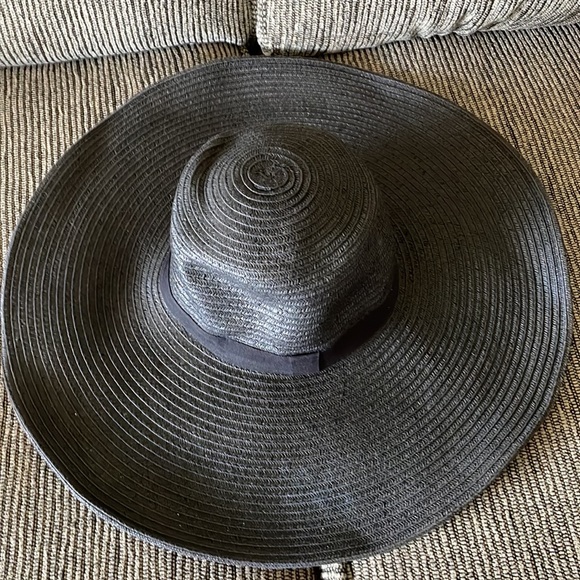 Sun brim hats. Set of 3 - new used once - Picture 4 of 4